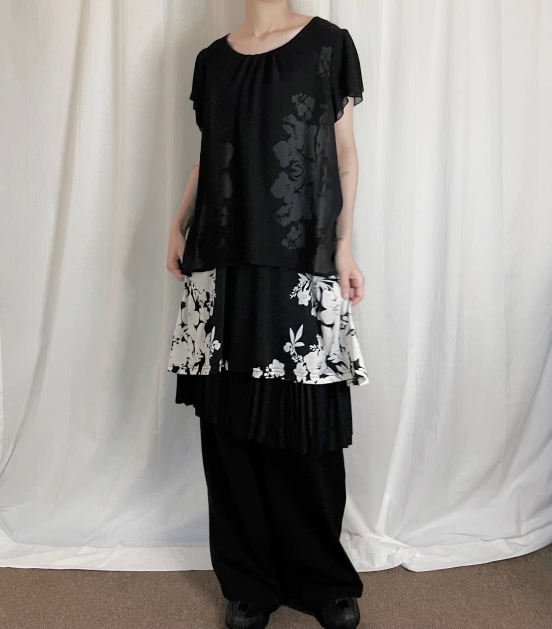 Sheer Layered Flower Blouse - Black 상품이미지2