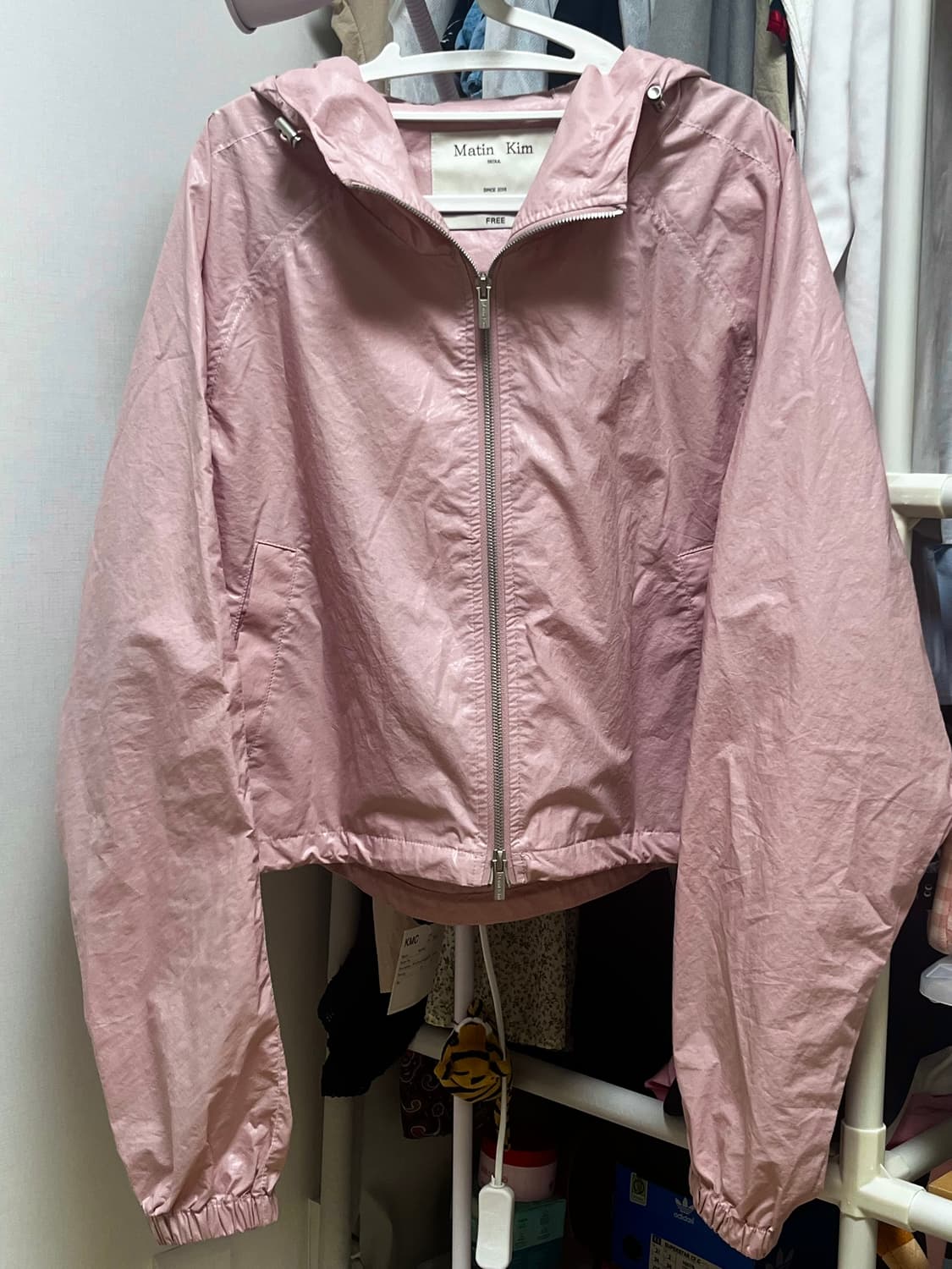 마뗑킴 matin kim 마뗑 크롭 후디 코팅점퍼 핑크 상품이미지1