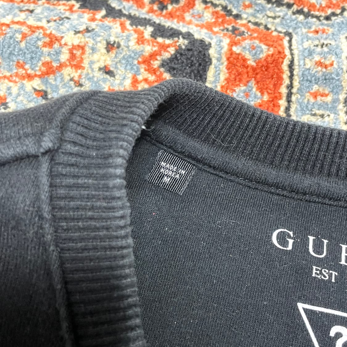 게스 스펠로고 블랙 맨투맨 여성M 상품이미지5