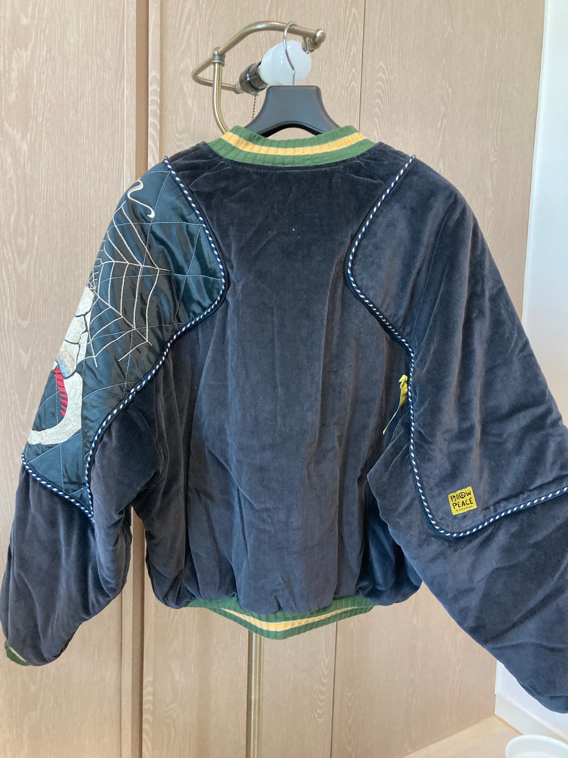 캐피탈 샴 필로우 봄버 자켓 상품이미지2