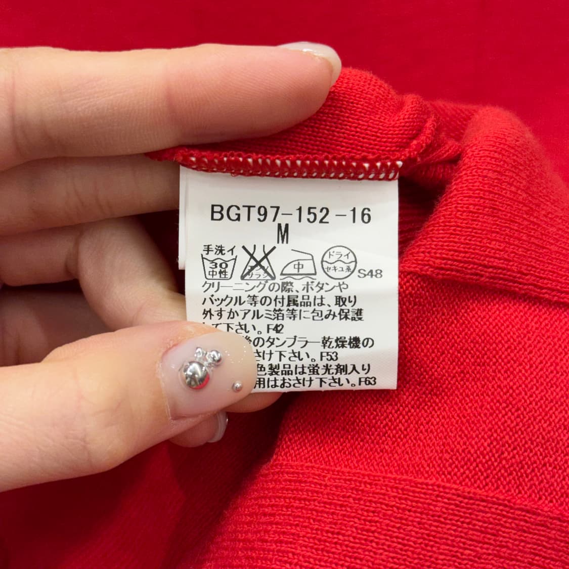 버버리 골프 슬리브리스 민소매 니트 4버튼 디테일 슬림핏 레드 상품이미지8