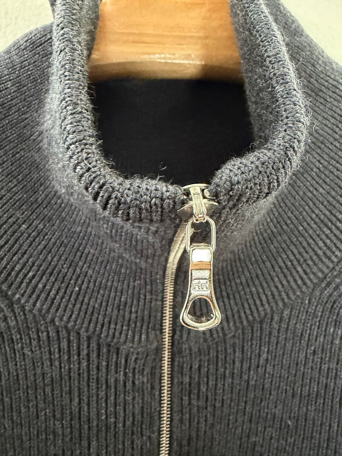 어나더오피스 어나더오피스니트 하프집업니트 어나더오피스볼륨 상품이미지2