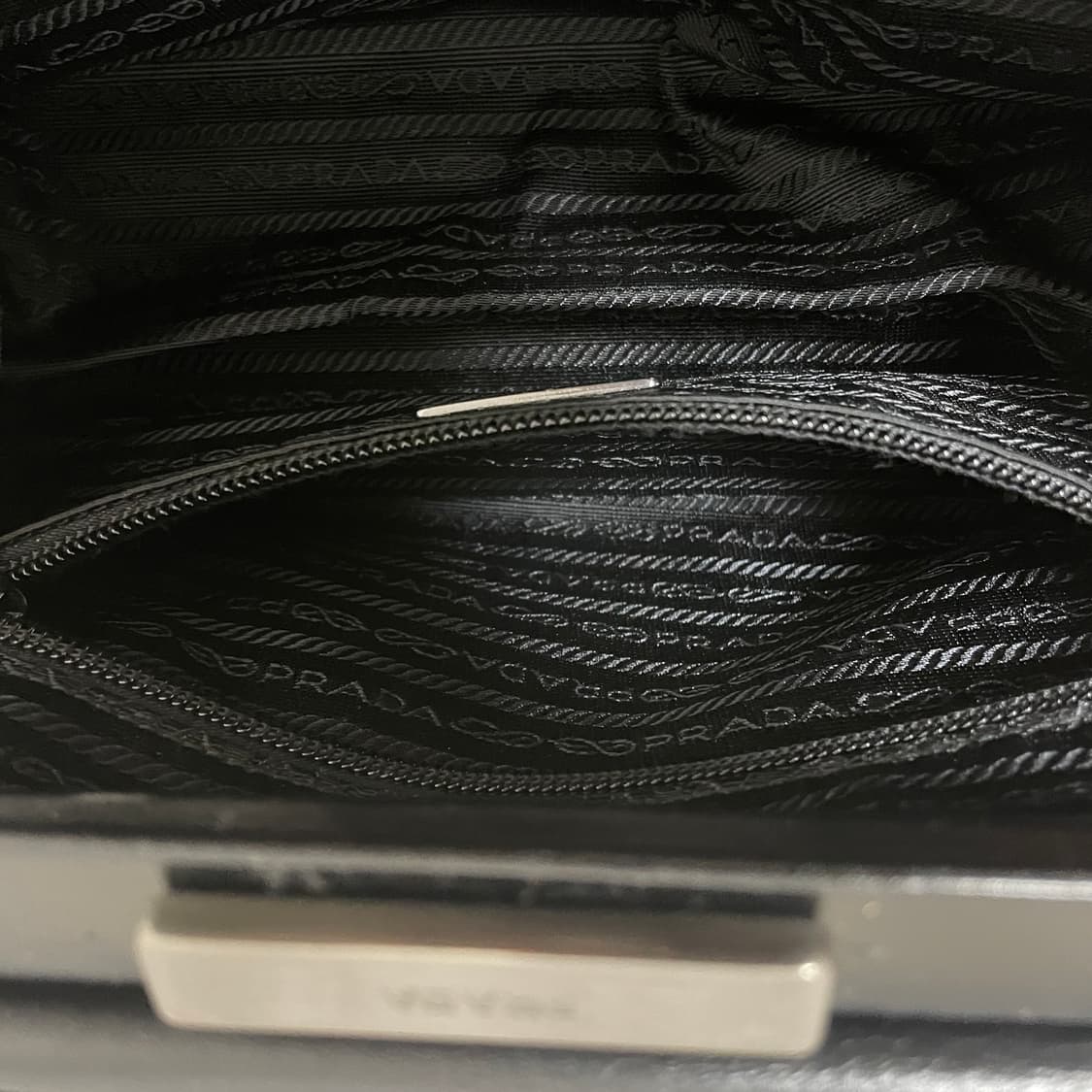 프라다 블랙 숄더백 (개런티카드 포함, 정품 100%) 상품이미지5