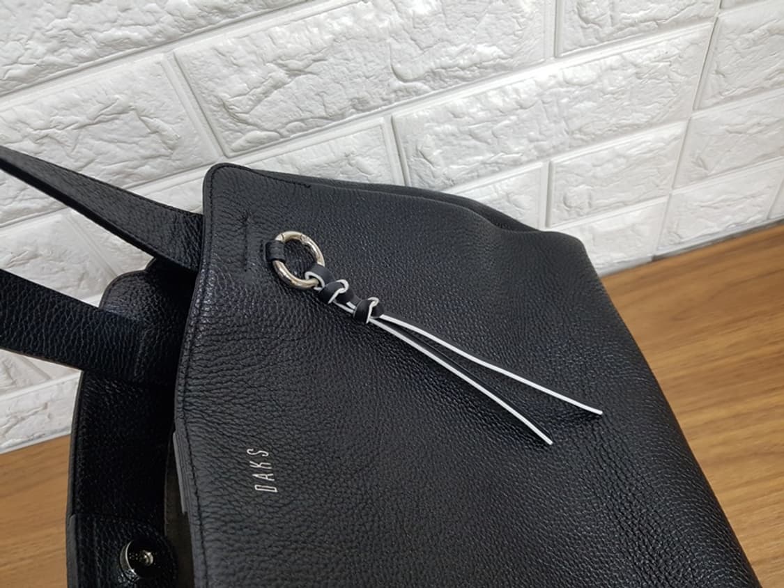 닥스 가죽 숄더백 DCBA5F523BK 상품이미지3