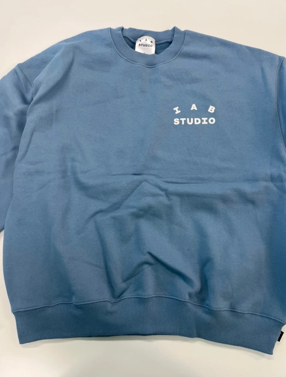 아이앱 스튜디오 맨투맨 L 상품이미지1