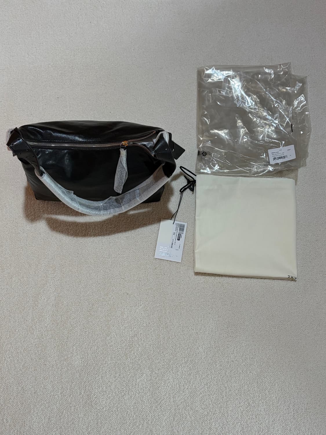 르메르 스몰 벨티드 호보백 레더 다크 초콜릿 상품이미지3