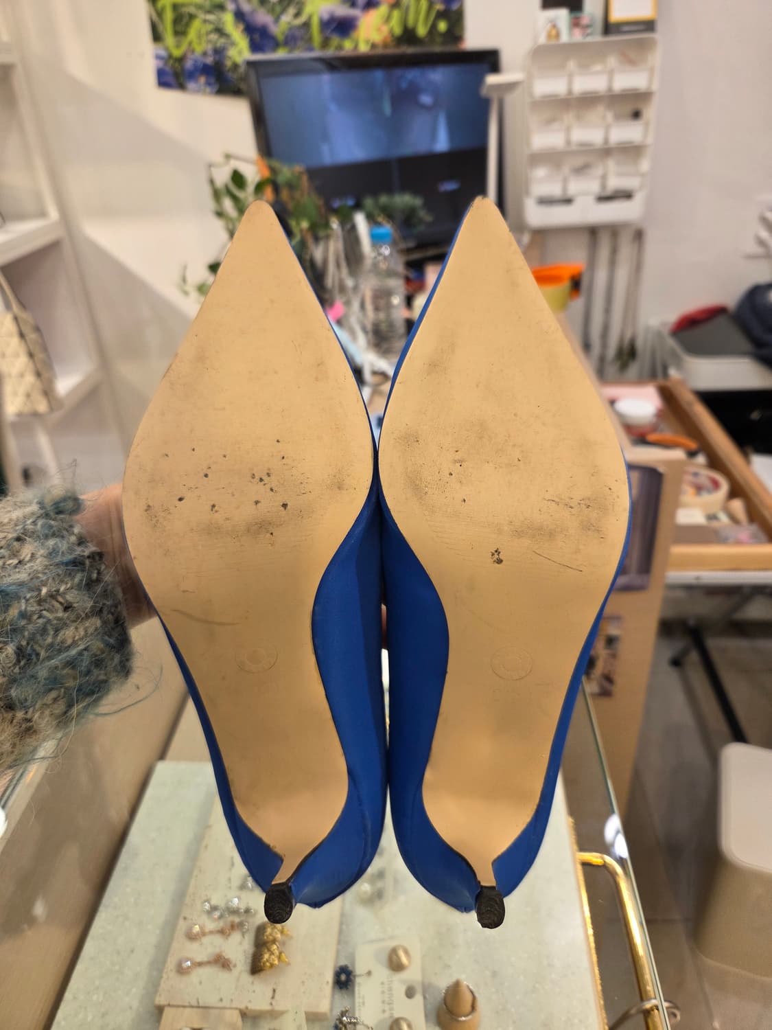 블루 새틴 큐빅 펌프스 상품이미지4