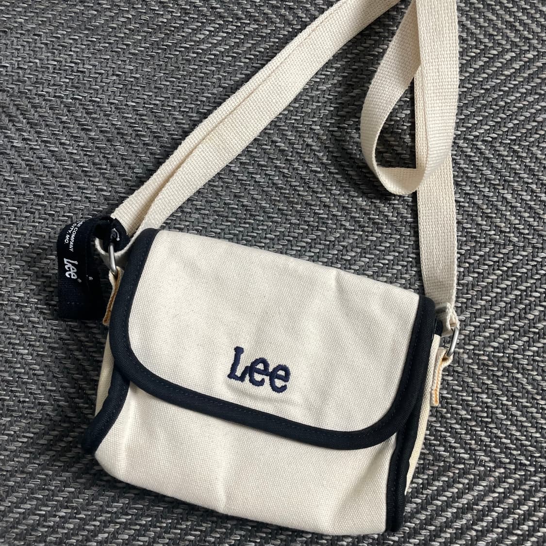 Lee 자수 이지  미니 크로스백 아이보리y 5028 상품이미지2