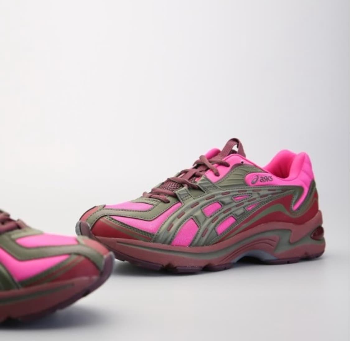 구해요) 아식스 젤 프렐리우스 핑크 레이브 올리브 캔버스 상품이미지1