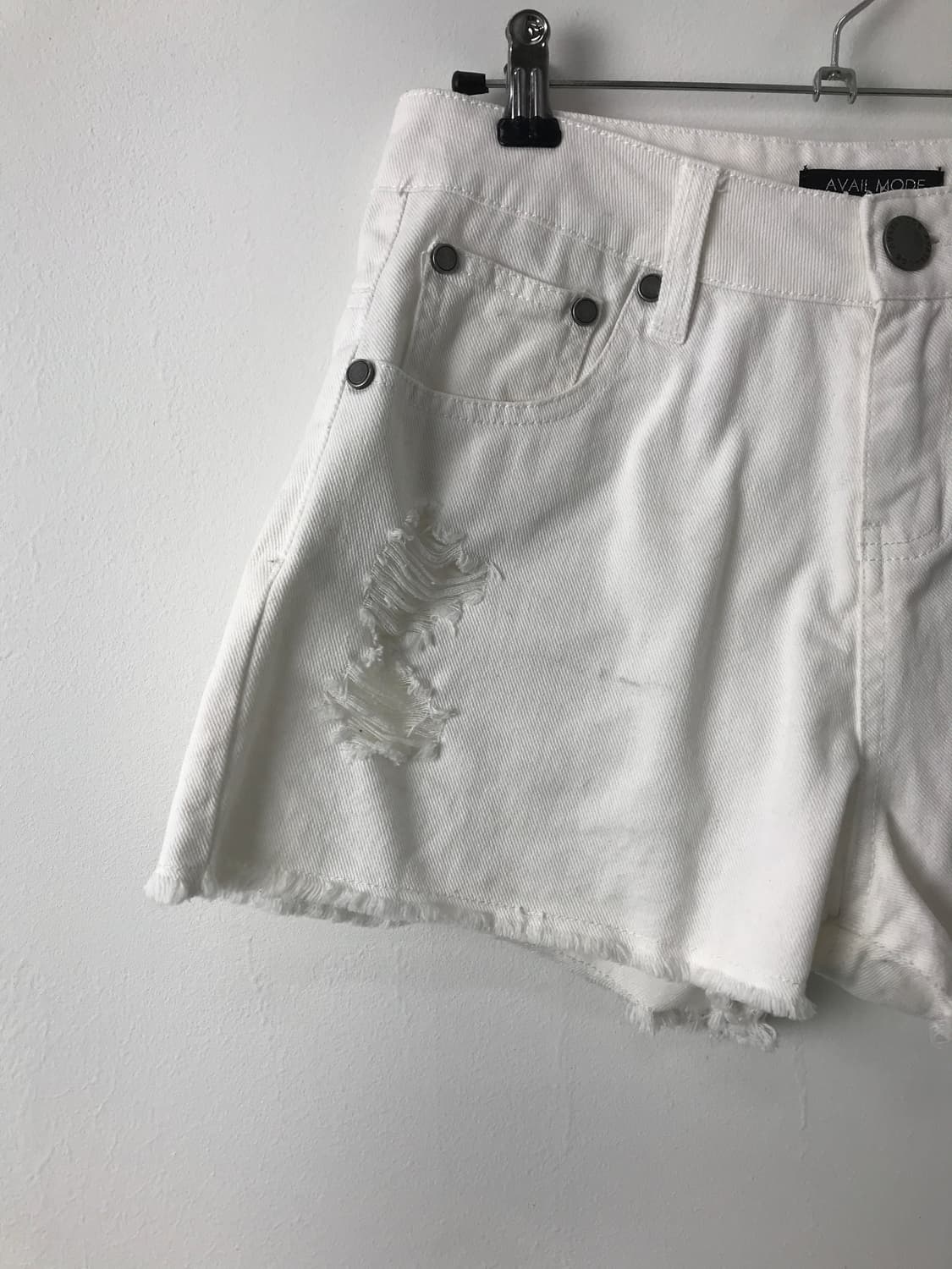 Avail Mode White Cotton Shorts 상품이미지3