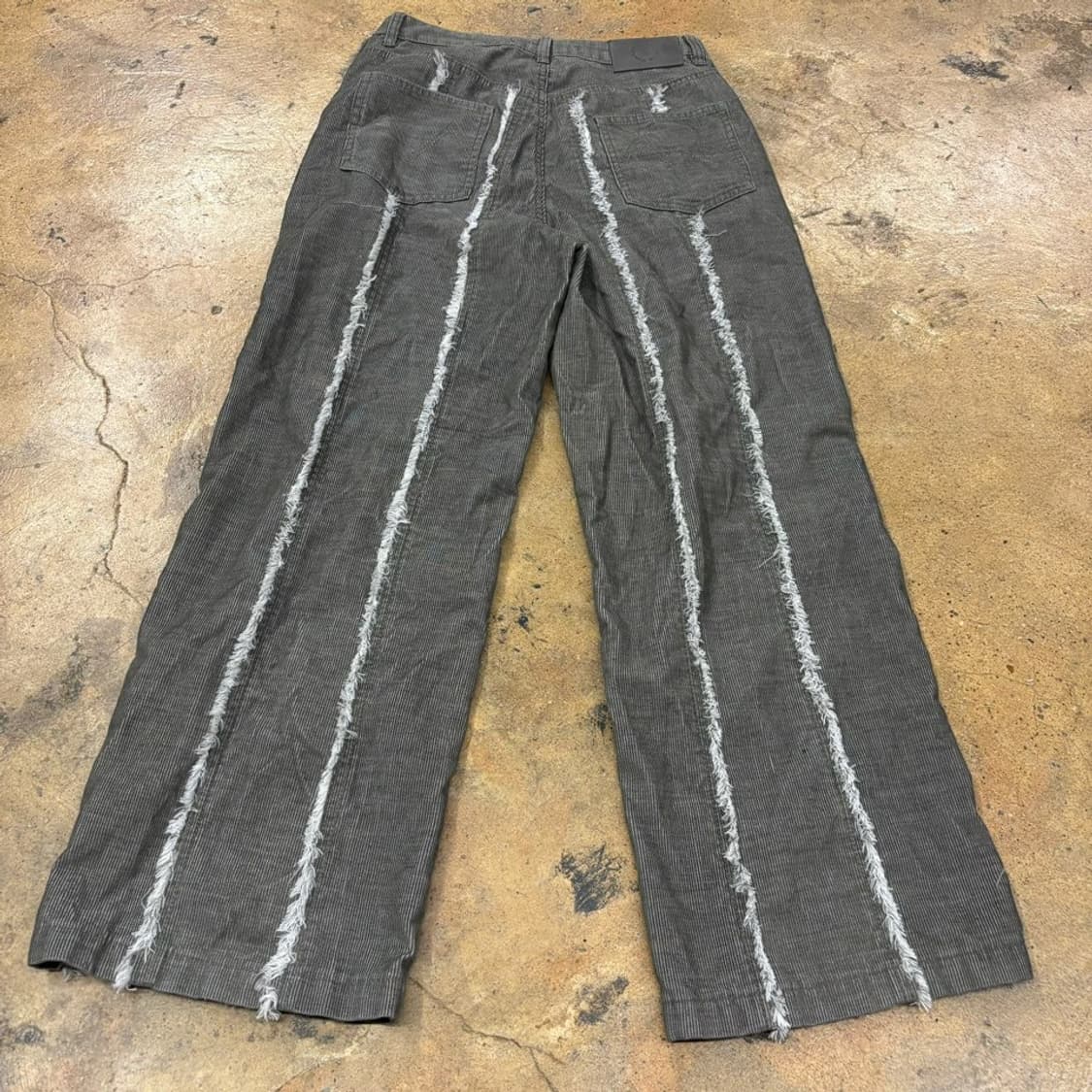 [정품/M] 마뗑킴 절개 커팅 카키 팬츠 상품이미지2