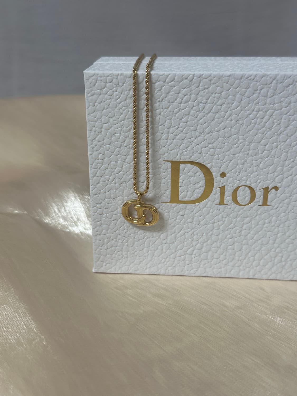 디올 CD 로고 골드 레드벨벳 예리 목걸이 상품이미지7