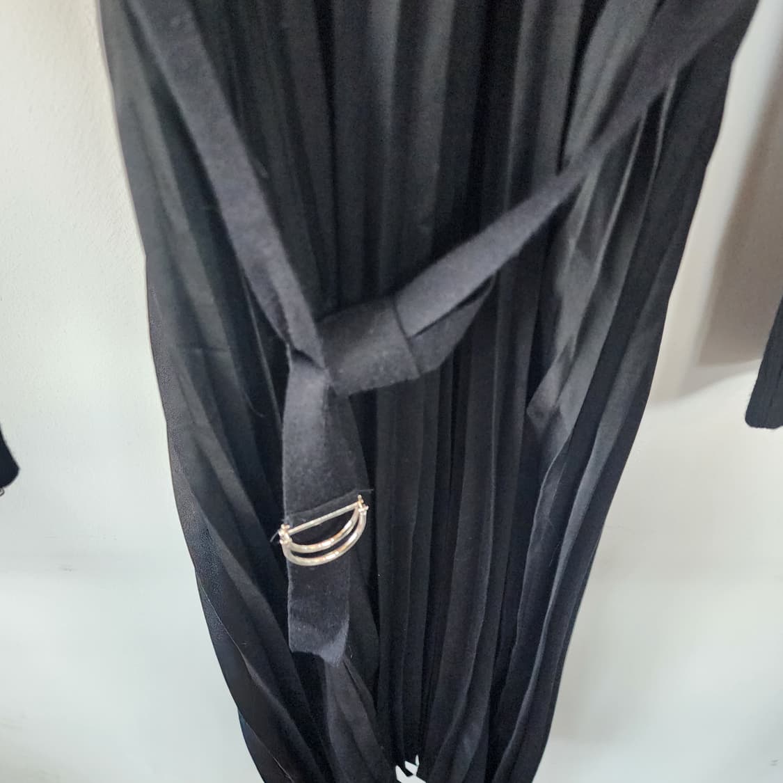 듀엘 니트 플리츠 롱 원피스 블랙 상품이미지3