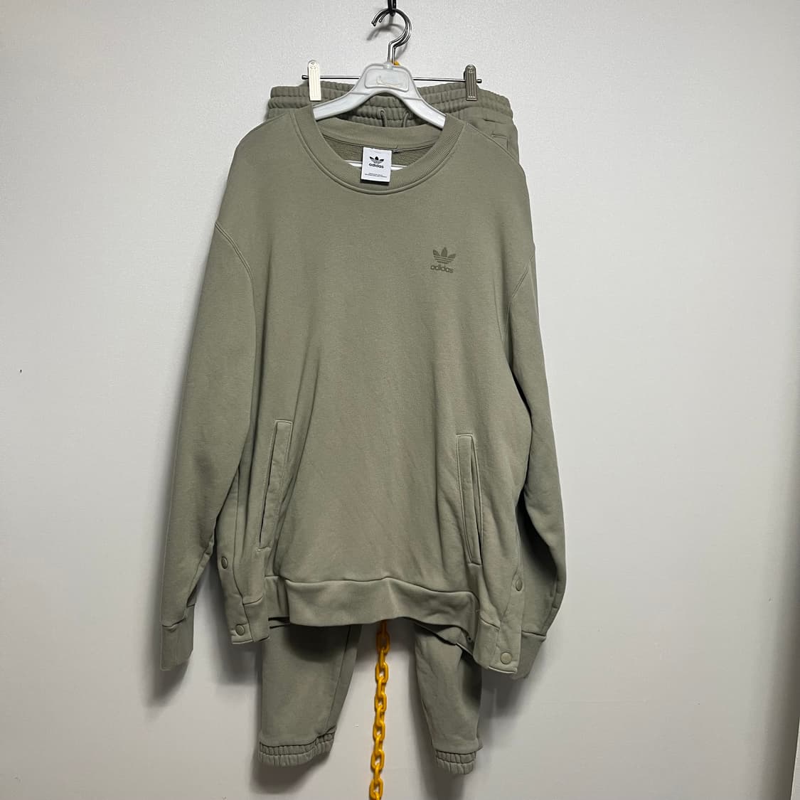 아디다스 에센셜 트레이닝 츄리닝 세트 카키 m 상품이미지1