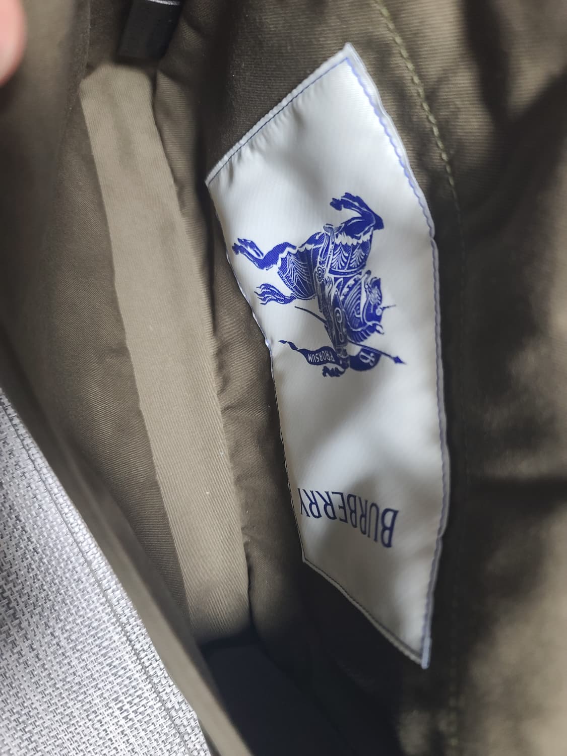 버버리 트렌치백 숄더백 크로스백 올리브 크로스바디백 상품이미지4