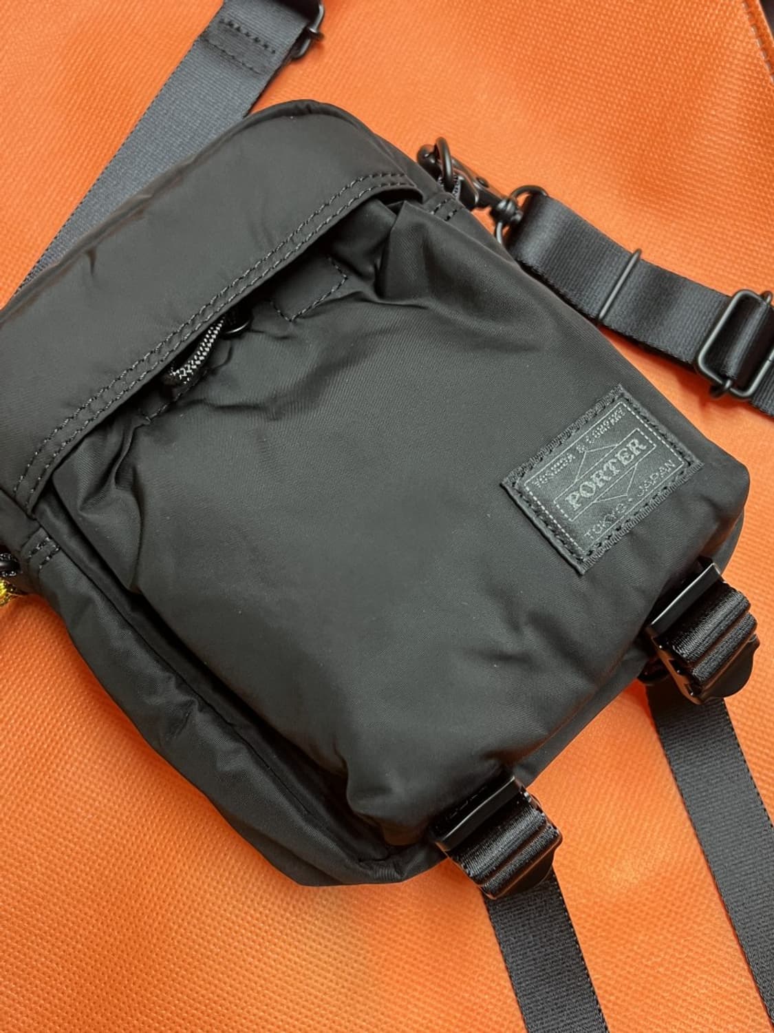 포터 요시다 센시즈버티컬숄더백  상품이미지1