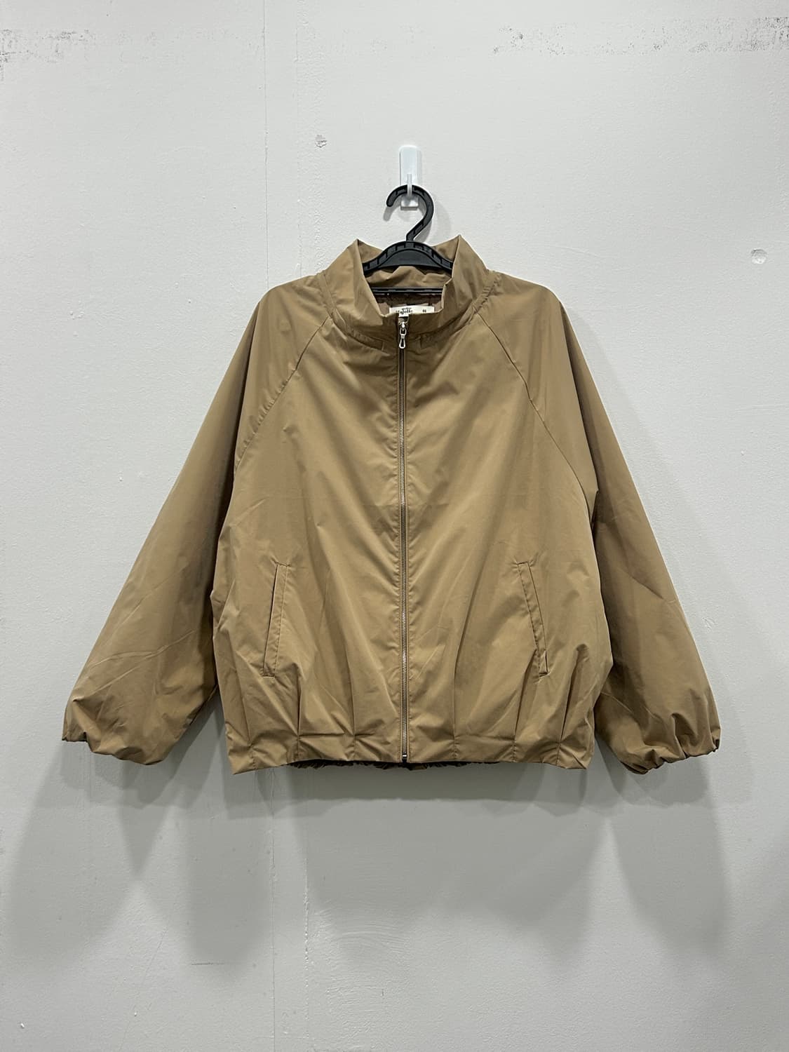 아뜰리에마졸리 베이지 셔링 바람막이 집업 자켓 여성 66 상품이미지9