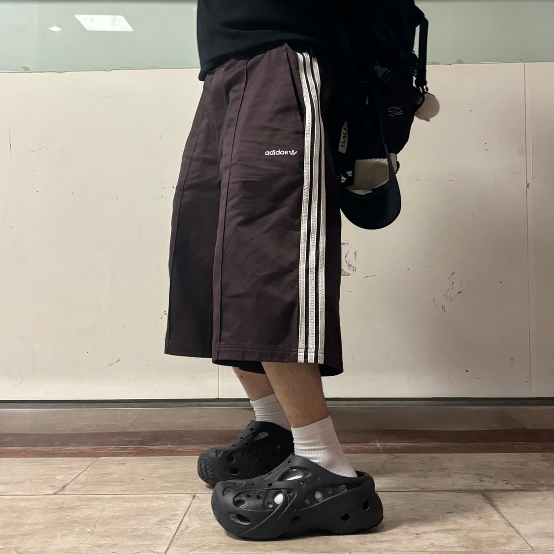 아디다스 24년 브라운 버뮤다팬츠 상품이미지1