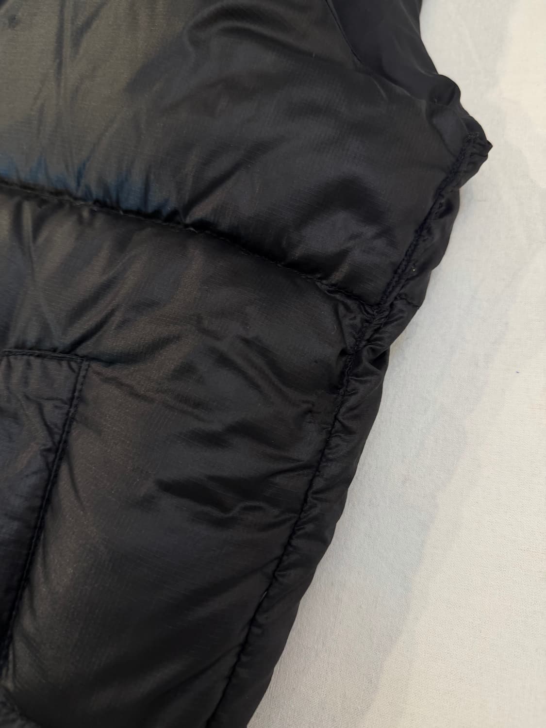 노스페이스 700필 구스다운 유광 패딩조끼 블랙 상품이미지8