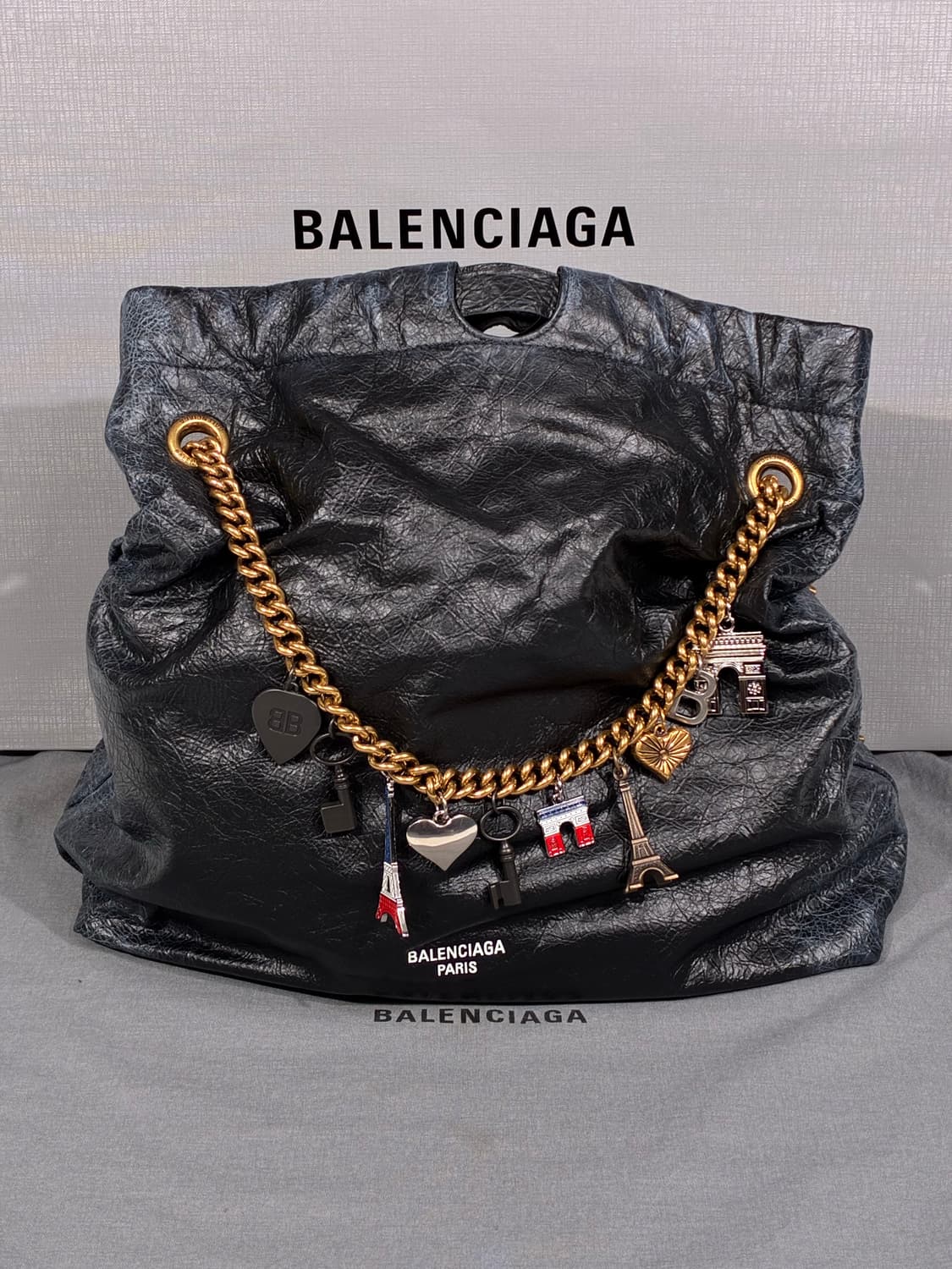 발렌시아가 크러쉬 미디엄 더티 이펙트 수베니어 참 토트백 블랙 상품이미지7