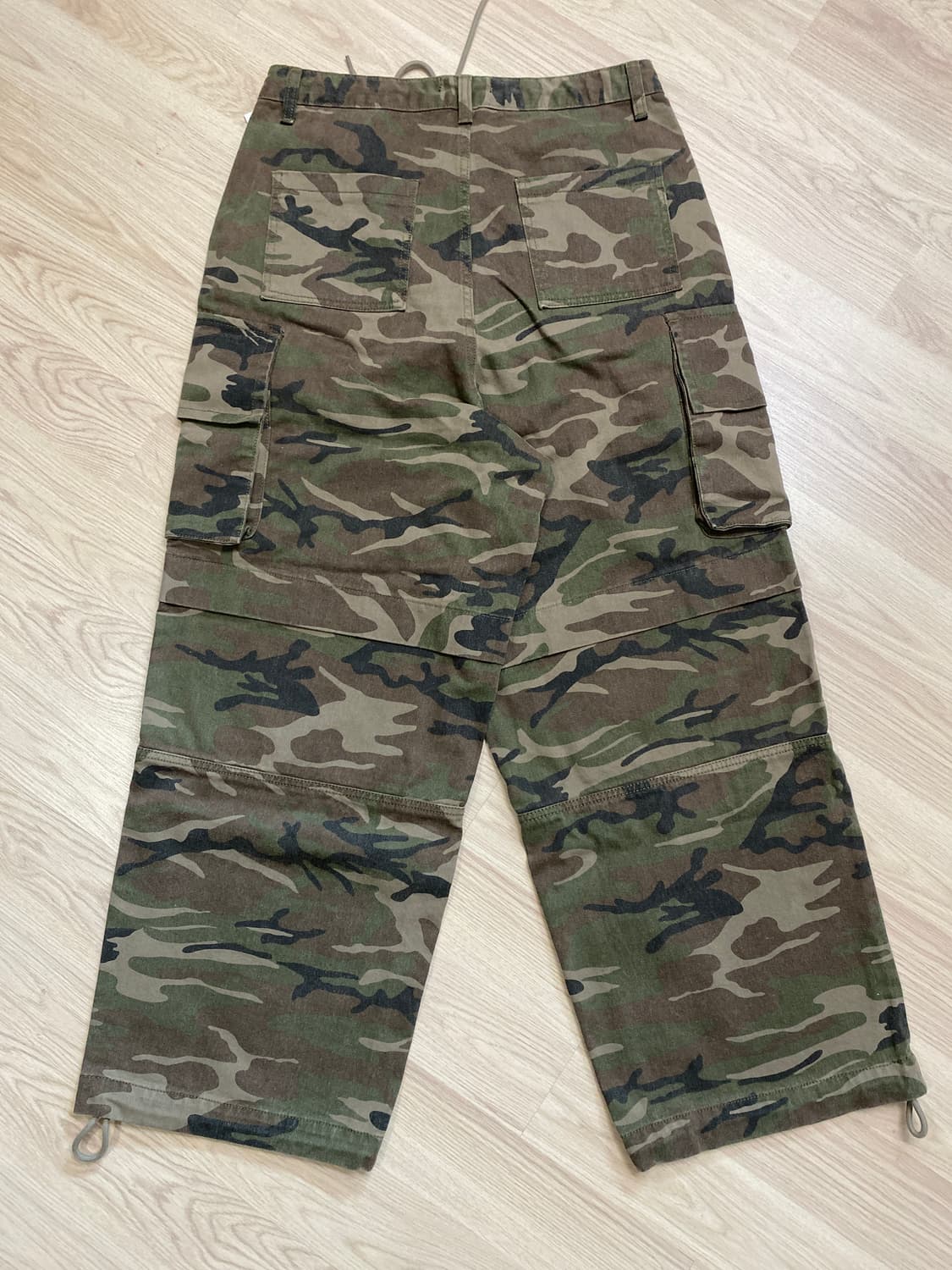 엘이이와이(LEEY)CAMO POCKET CARGO PANTS KHAKI 상품이미지5