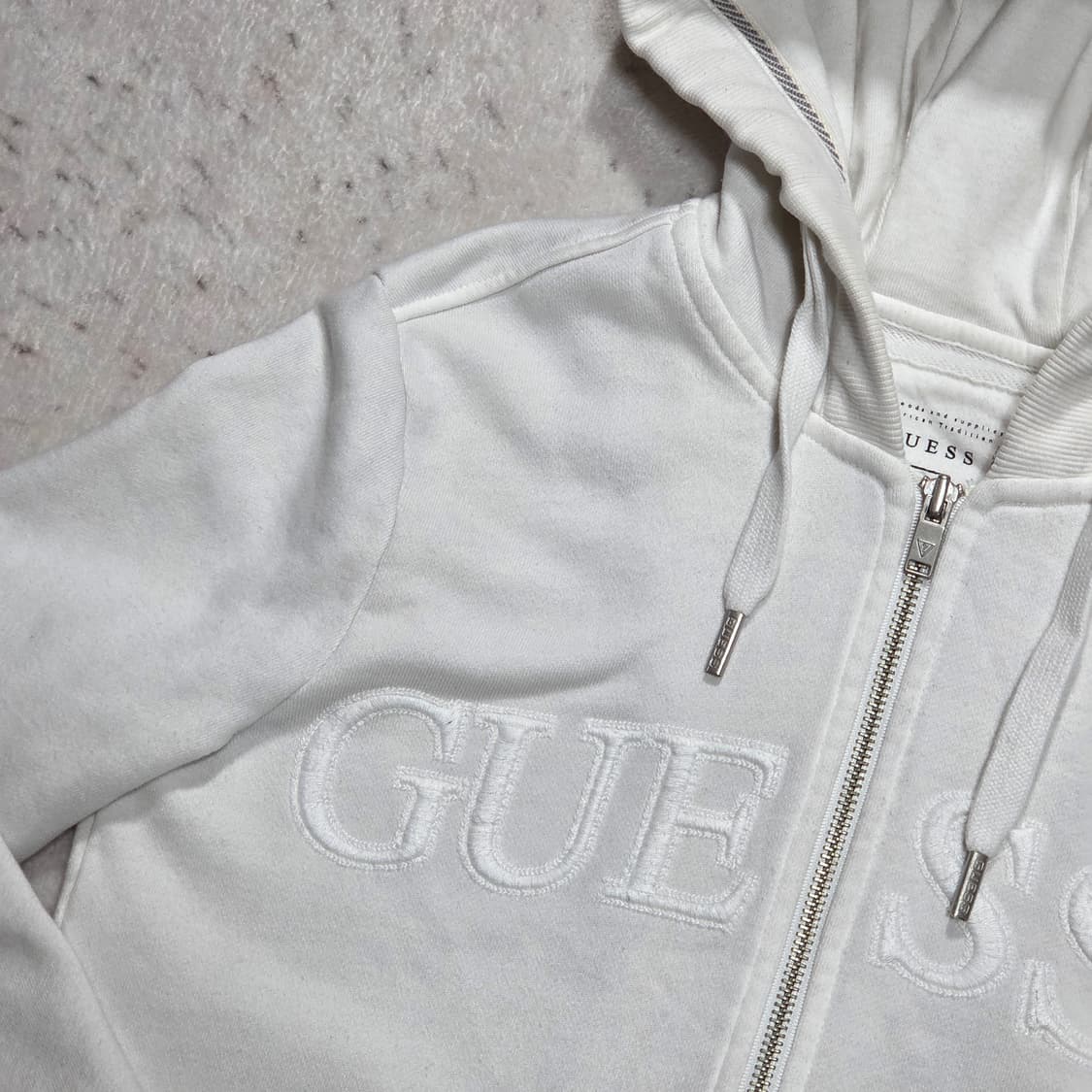게스 화이트 패치로고 후드집업 상품이미지2