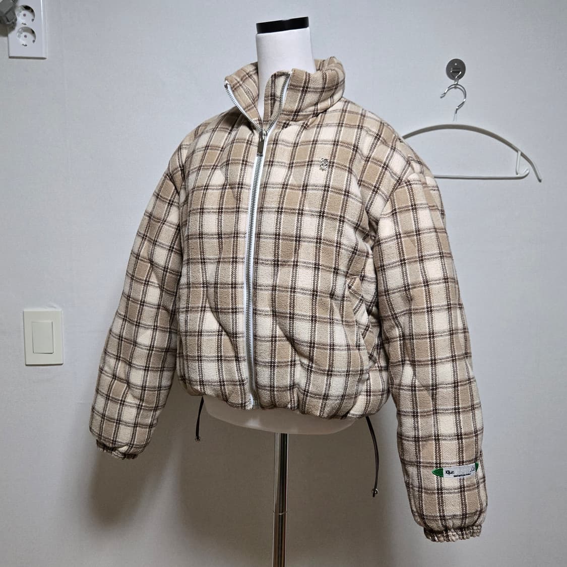 기준 2022 플로우 체크 덕다운 패딩 (에스파 윈터 착용) 상품이미지9