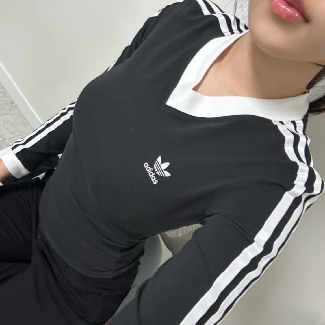 아디다스 브이넥 롱슬리브 티셔츠 블랙 상품이미지1