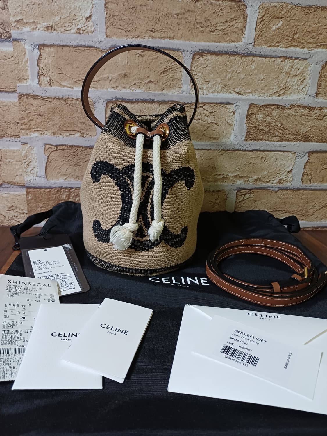 셀린느 틴 드로우스트링 베이지 탄 컬러 상품이미지1