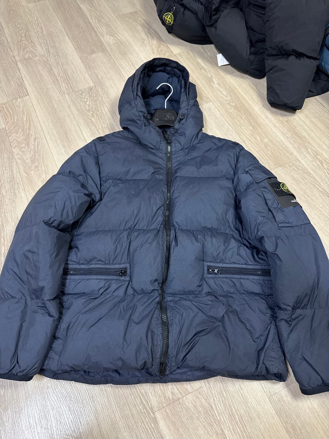 22fw 스톤아일랜드 크링클랩스 패딩 S 네이비 상품이미지1