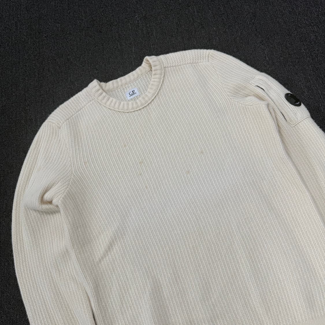 CP컴퍼니 아이보리 렌즈와펜 니트 상품이미지2