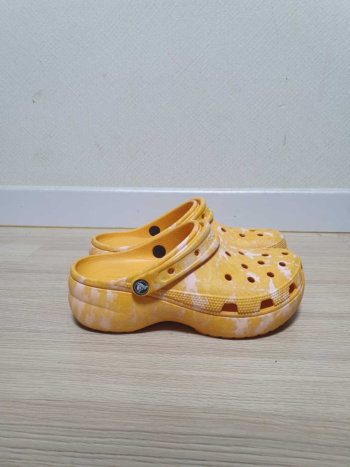 크록스 클래식 플랫폼 샌들 슬리퍼 240 상품이미지1