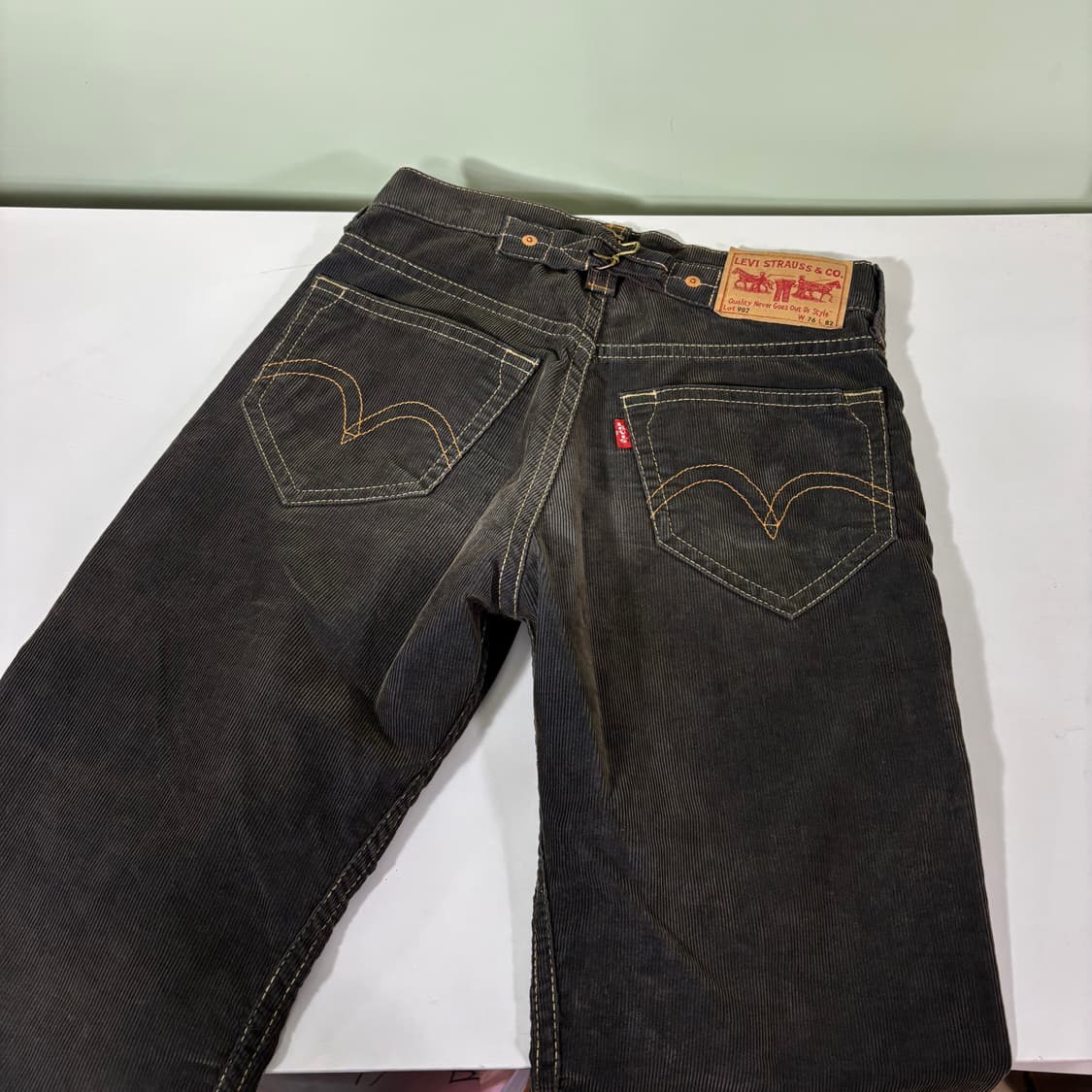 31-32 리바이스902 먹색 세미와이드 신치백 코듀로이팬츠 상품이미지2