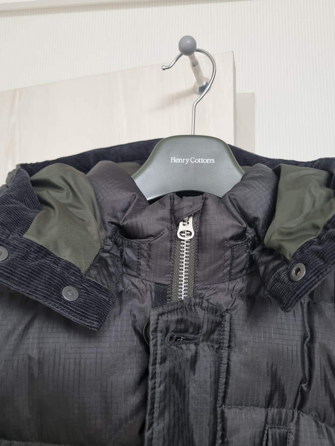 [50] 25FW 헨리코튼 FFC 왁스드 립스탑 다운 패딩 카라코람 블랙 상품이미지5