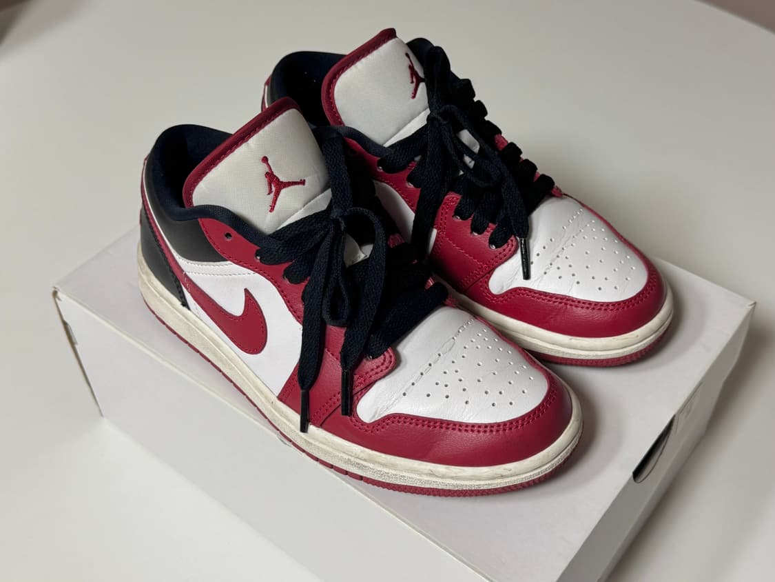 [230] 조던 1 로우 화이트 짐레드 상품이미지1