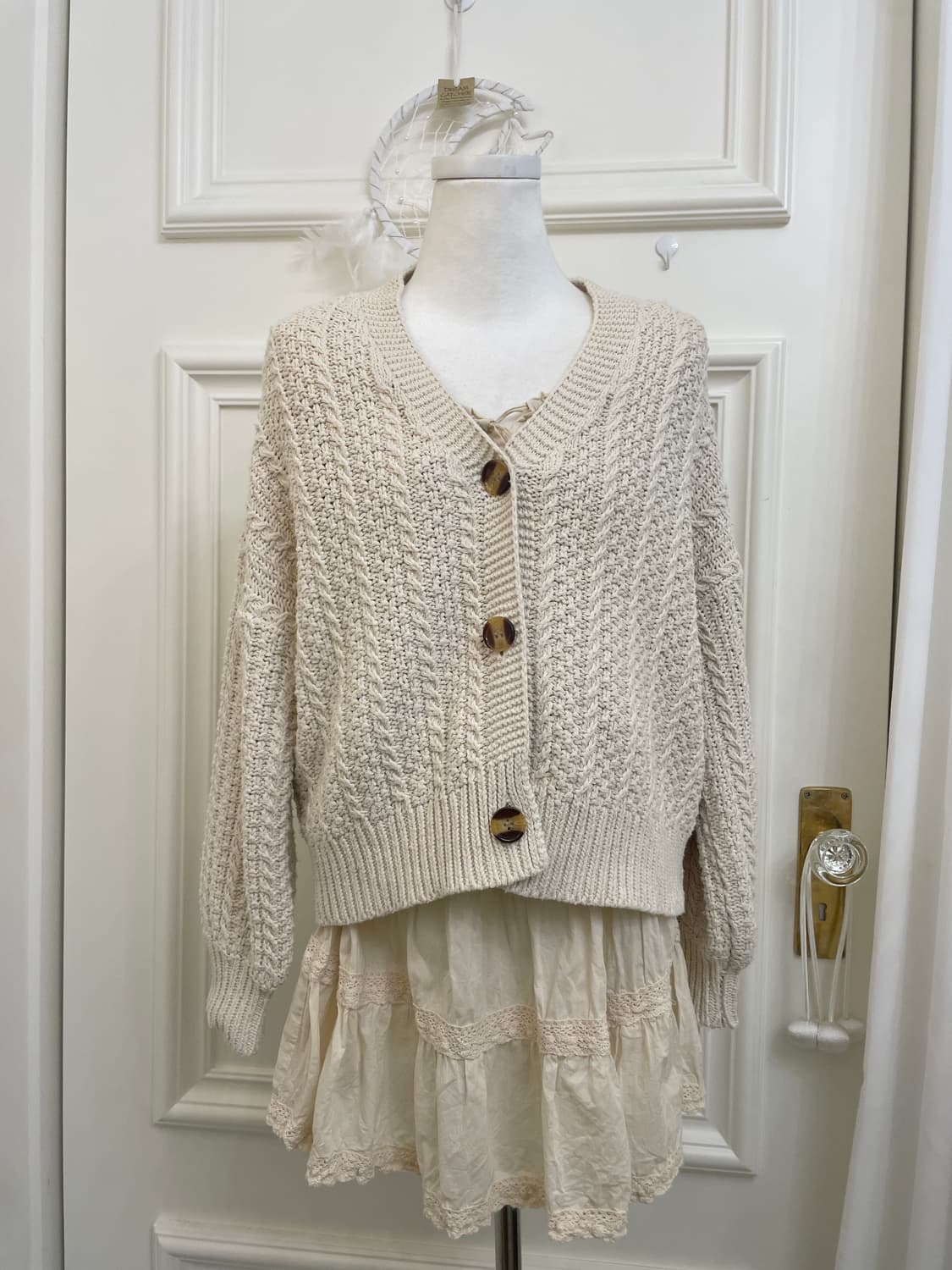 light beige twist over sweater cardigan 상품이미지1
