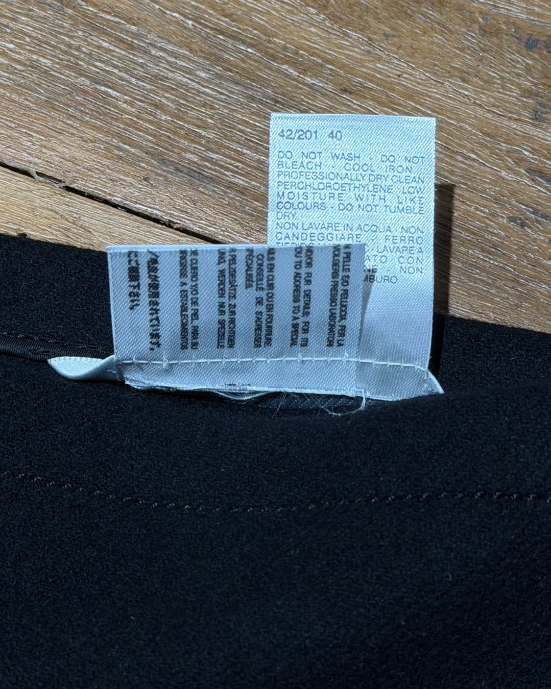 막스마라 블랙 울 스웨이드 프렌지 랩 미디 스커트  상품이미지8