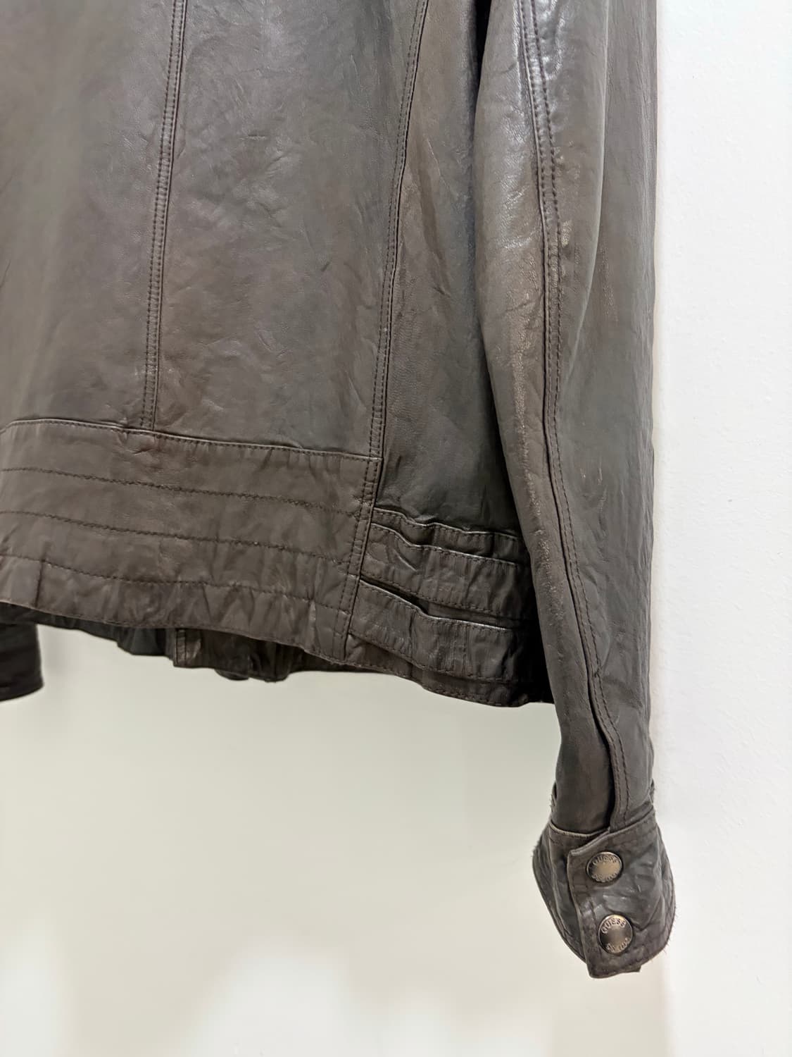 게스 양가죽 레더 하이넥 라이더 자켓 상품이미지5