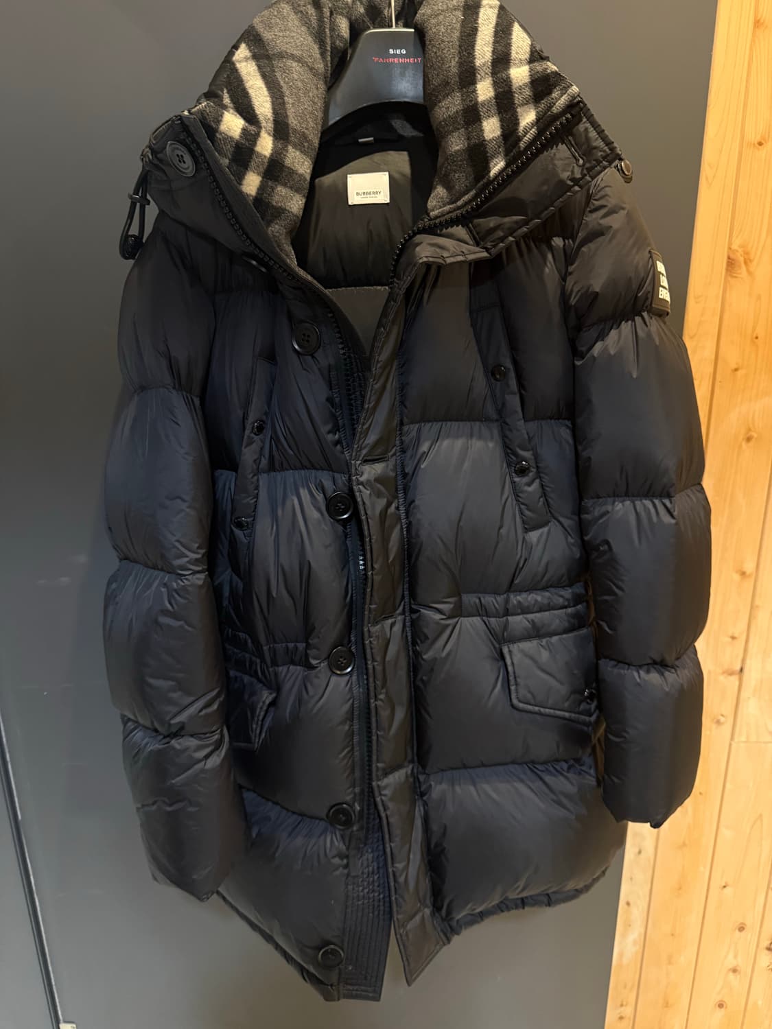 버버리남성블랙패딩  상품이미지1