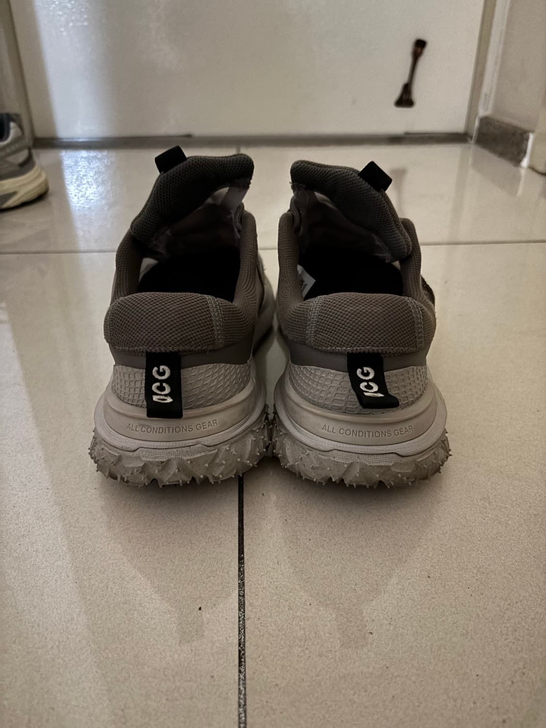 [285] 나이키 ACG 마운틴 플라이 2 로우 라이트 아이언 오어 블랙 상품이미지4