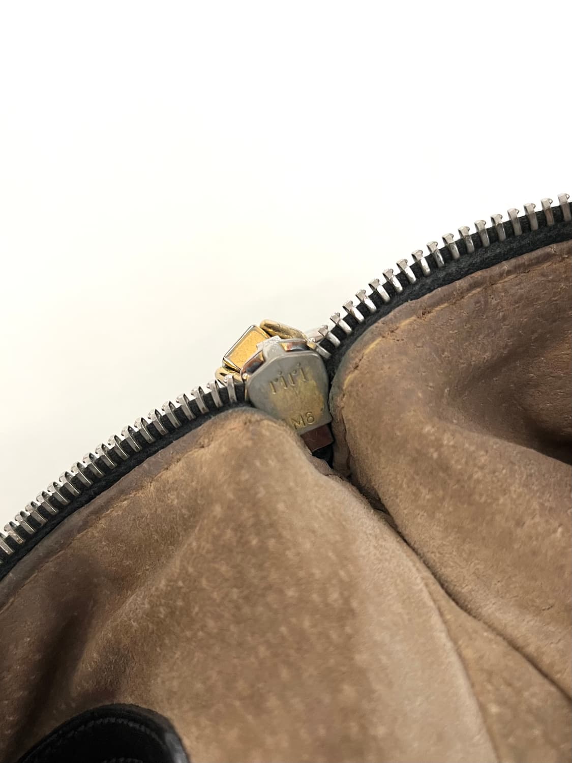 프라다 카프스킨 레더 호보백 상품이미지7