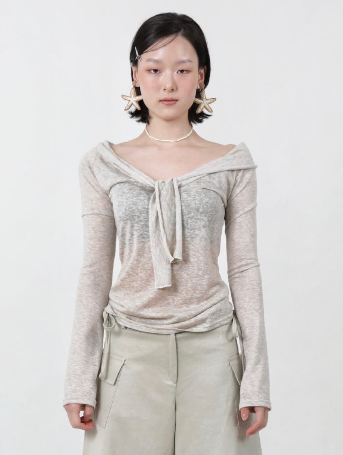 오운서 마리나무드 소프트 오프숄더 티셔츠 베이지 리본스트랩투웨이매듭브이넥 상품이미지8