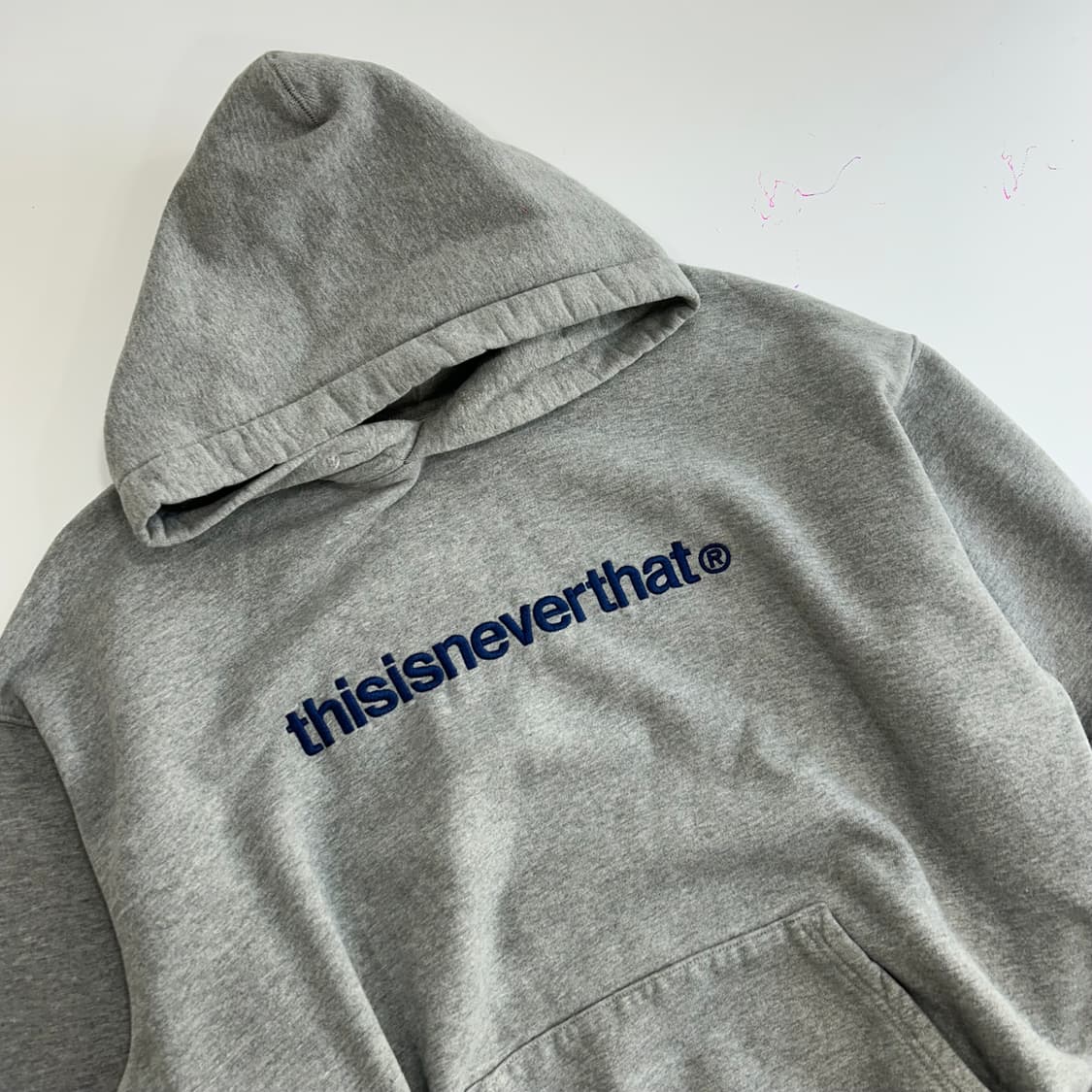 Thisisneverthat 디스이즈네버댓 네이비 로고 그레이 후드티  상품이미지4
