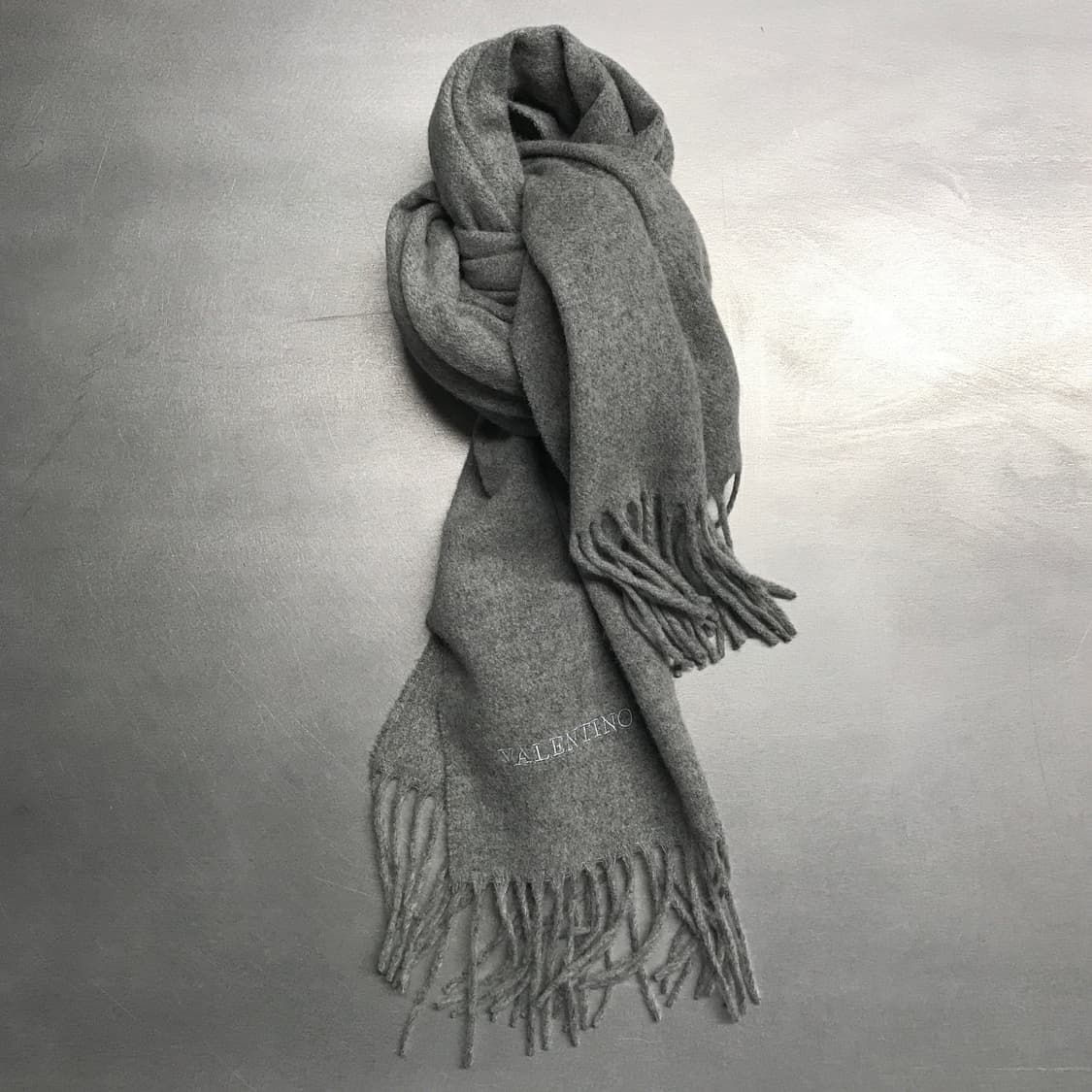 발렌티노 로고 머플러 그레이 상품이미지1