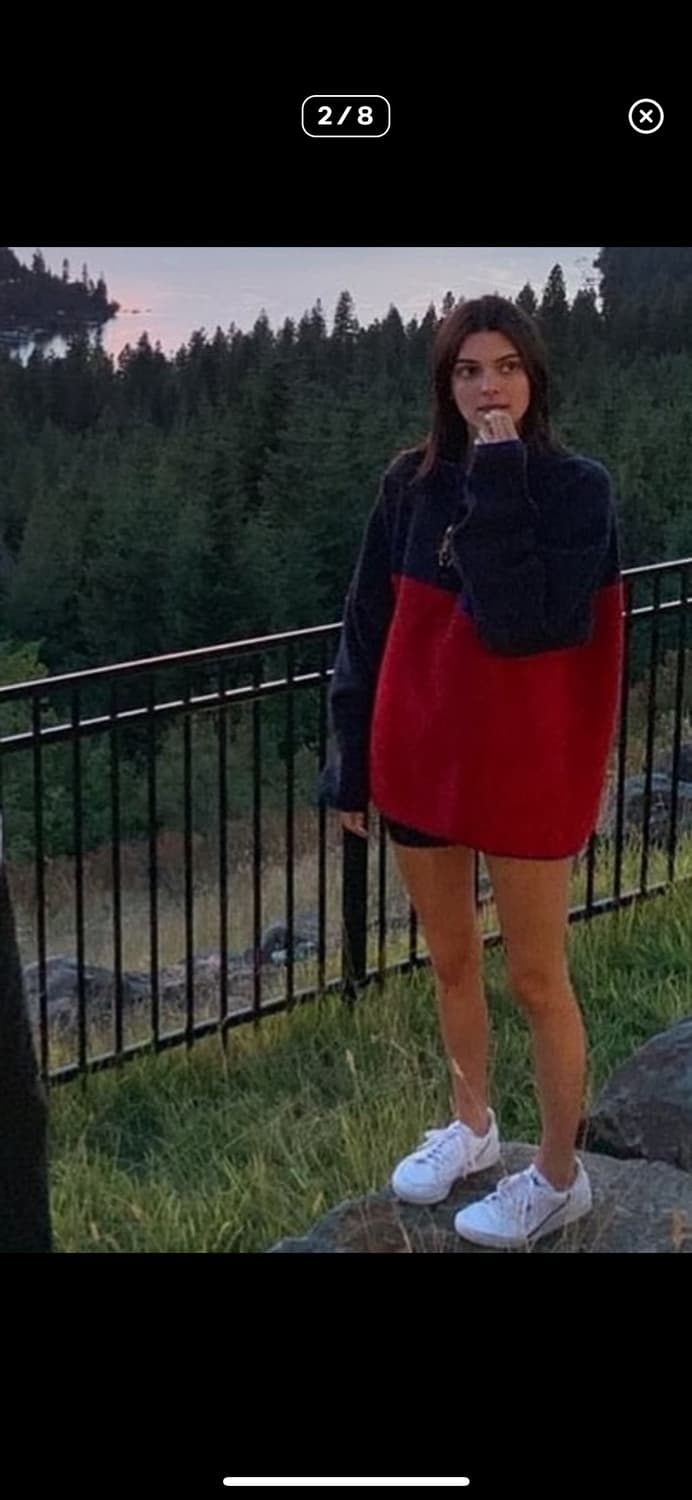 파타고니아 신칠라 네이비 레드 켄달제너 착용제품 M사이즈 판매합니다. 상품이미지2