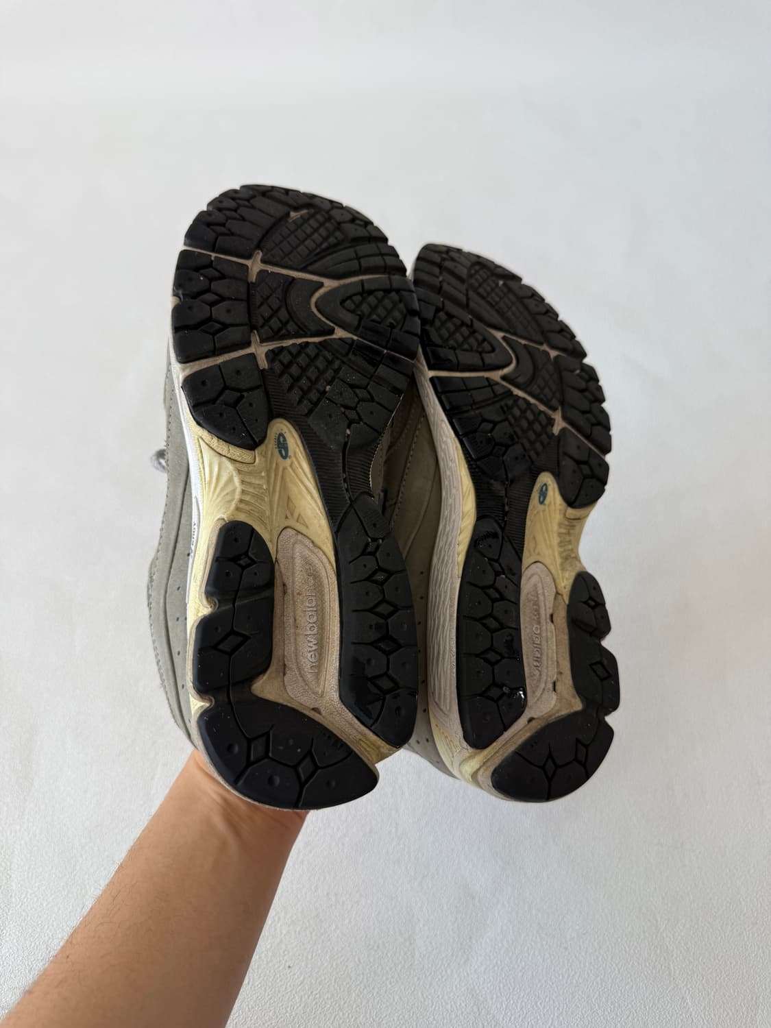 [260]뉴발란스(new balance) 2002R(뒷꿈치 사용감 확인) 상품이미지8