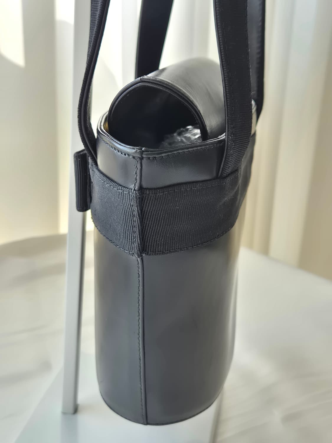 [정품] 페라가모 바라 리본 블랙 버킷백 토트백 상품이미지4