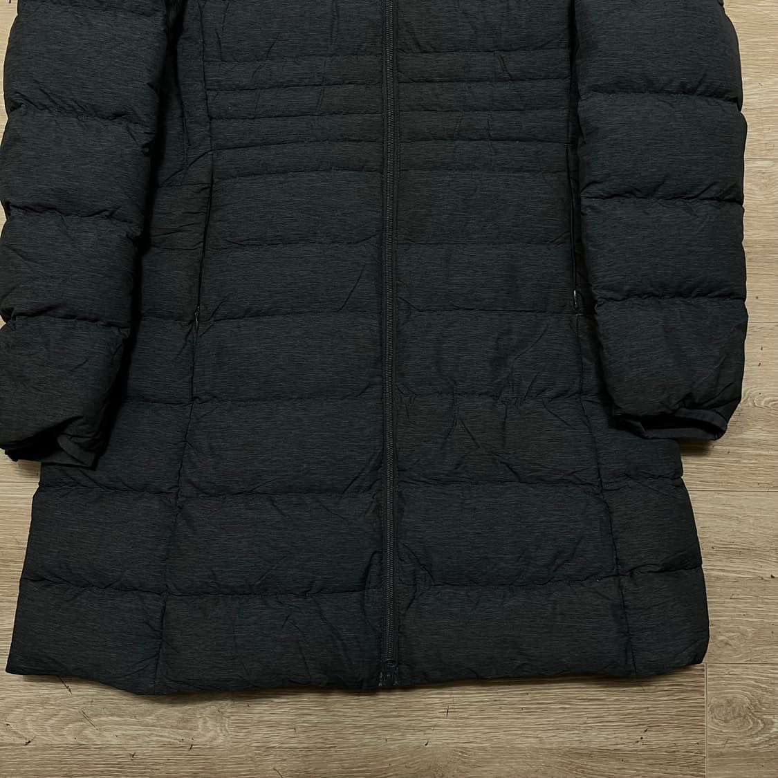 카파 여성 구스다운 와펜 로고 후드 경량 롱패딩 점퍼 [차콜] L/95 상품이미지3