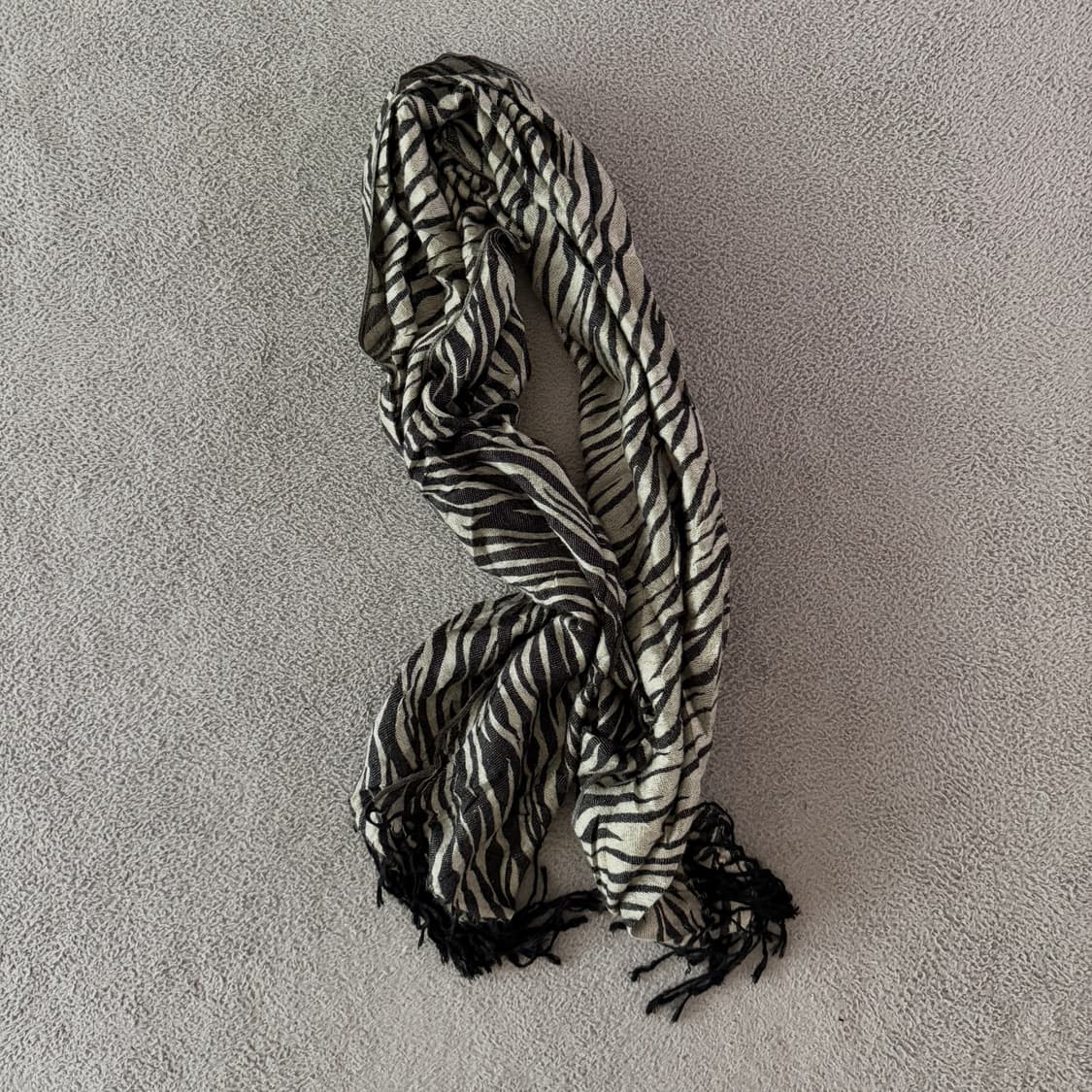 Zebra pattern scarf 상품이미지1