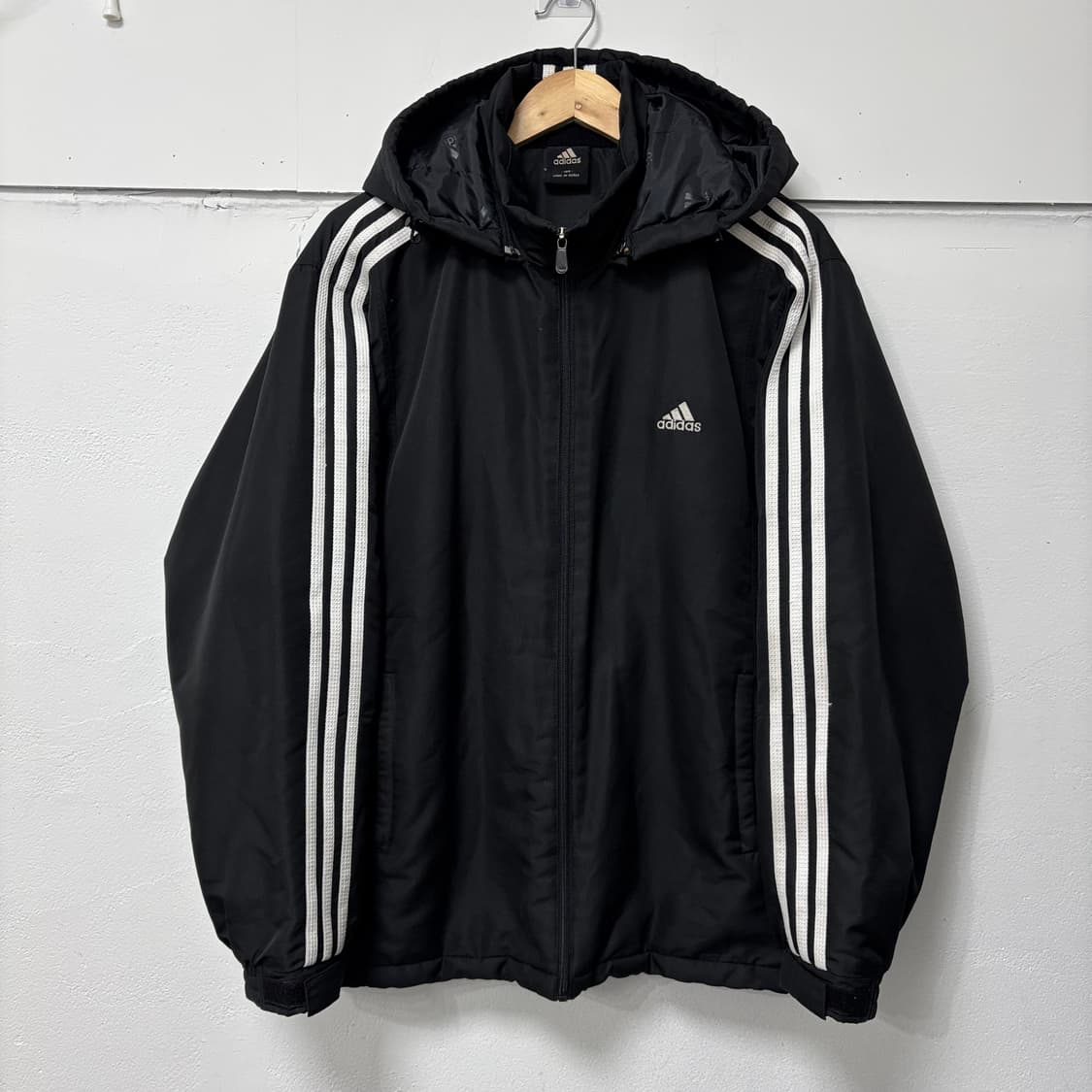 아디다스 블랙 삼선 누빔 후디 점퍼 상품이미지1